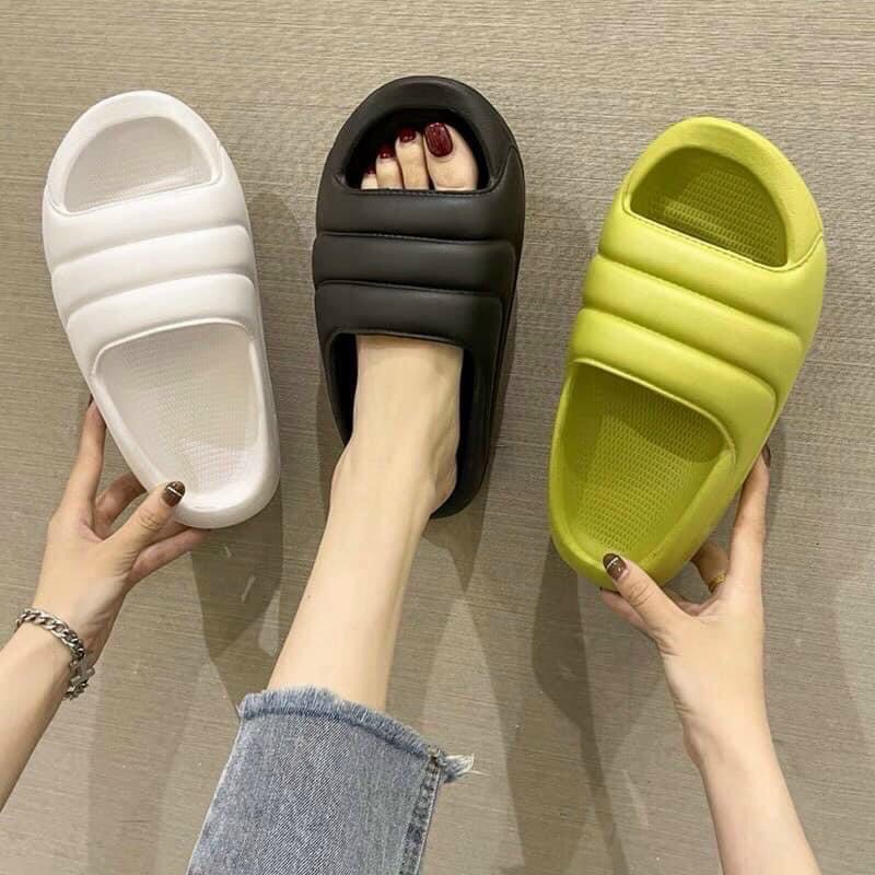 Dép quai ngang ba sọc mẫu mới năm 2022