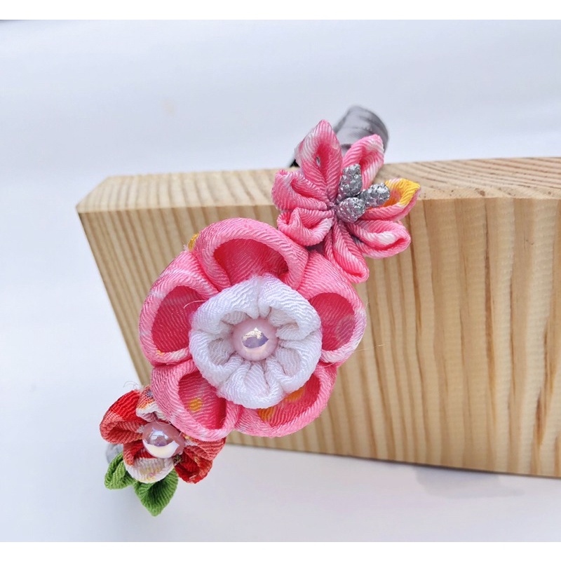 Cài tóc Kanzashi cho bé gái