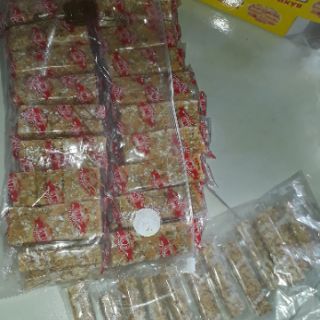 Bánh cáy kẹo lạc đặc sản thái bình