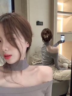 Áo len mỏng hở vai