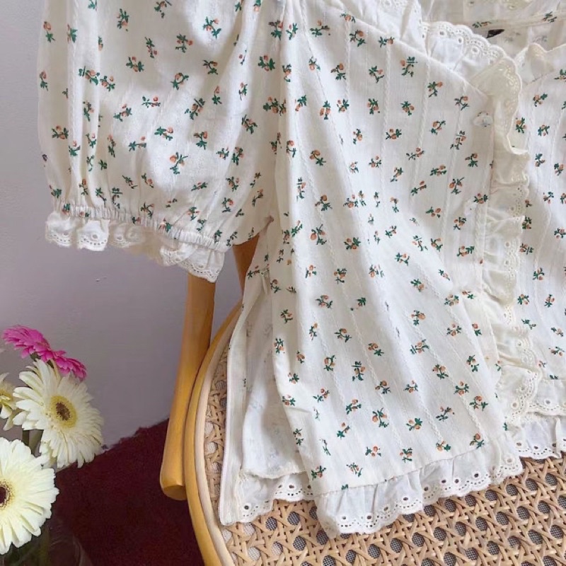 Áo blouse hoa nhí comic | BigBuy360 - bigbuy360.vn