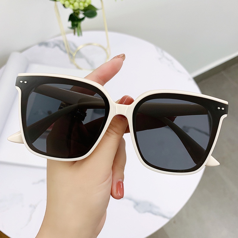 Kính Mát Nam Nữ Thiết Kế Độc Đáo
