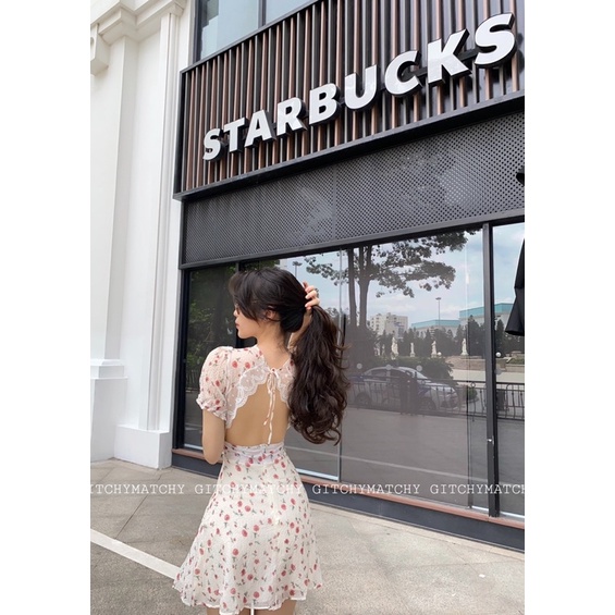 Váy Bella Dress chất liệu voan hoạ tiết hoa, khoét lưng với viền ren quyến rũ
