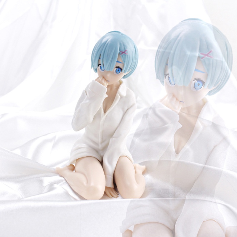 Mô hình nhân vật anime Life In Another World trang trí xe hơi