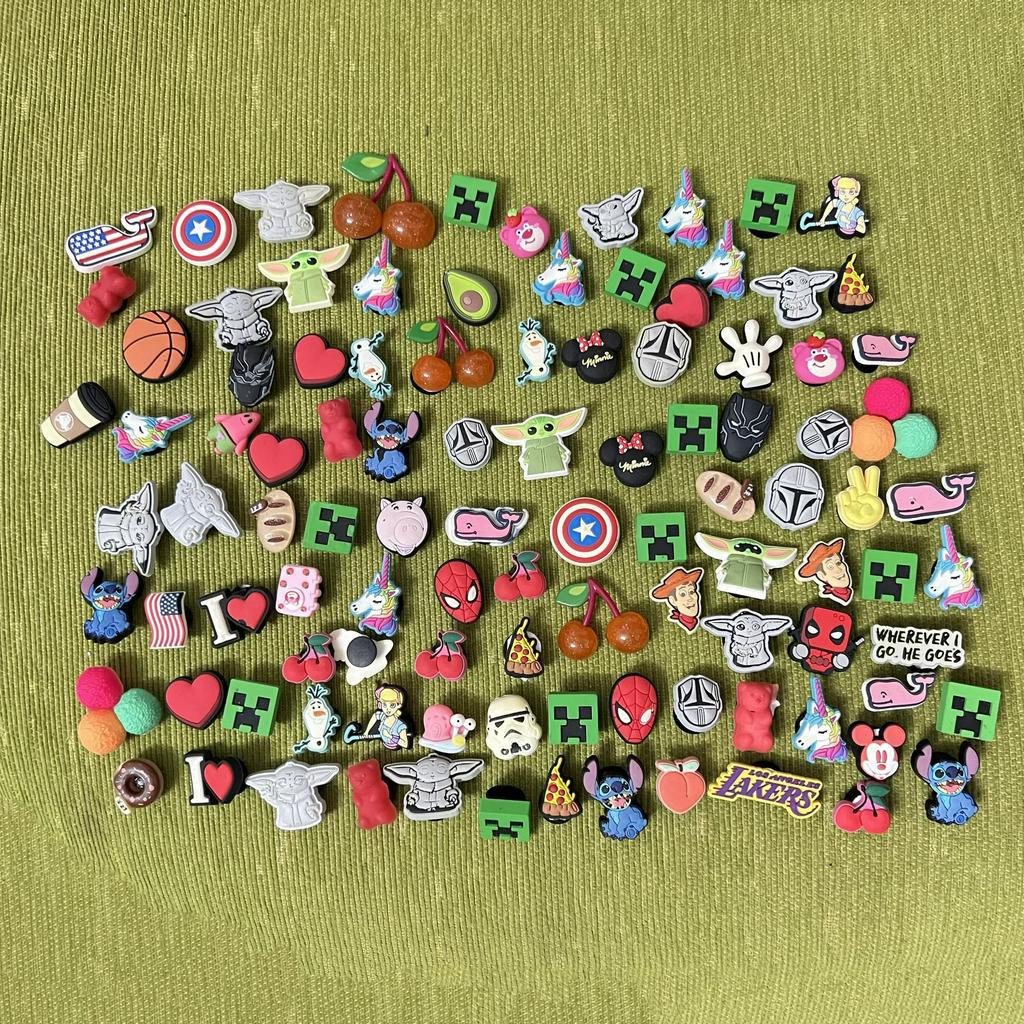 Sticker 3D chính hãng, jibbitz gắn dép crocs, bán lẻ charm dép crocs theo từng đôi mẫu ngẫu nhiên