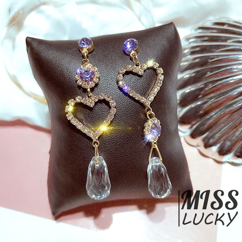 Khuyên tai hình trái tim với thiết kế hai bên bất đối xứng dành cho nữ