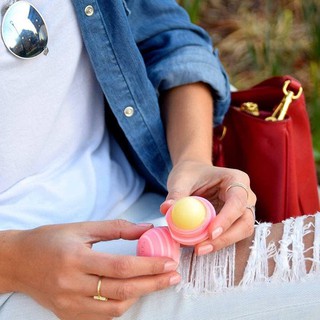 Son Trứng Dưỡng Môi EOS Lip Balm