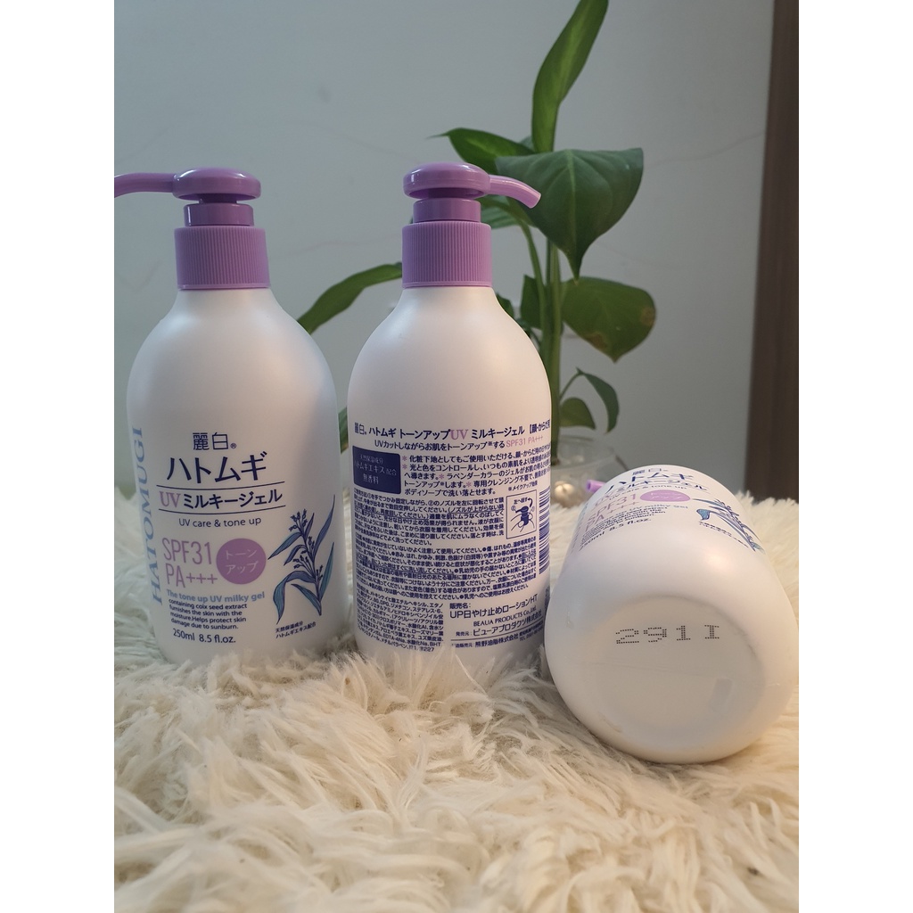 Sữa dưỡng thể chống nắng nâng tone dưỡng ẩm và làm trắng da Hatomugi Spf31 PA+++ 250ml