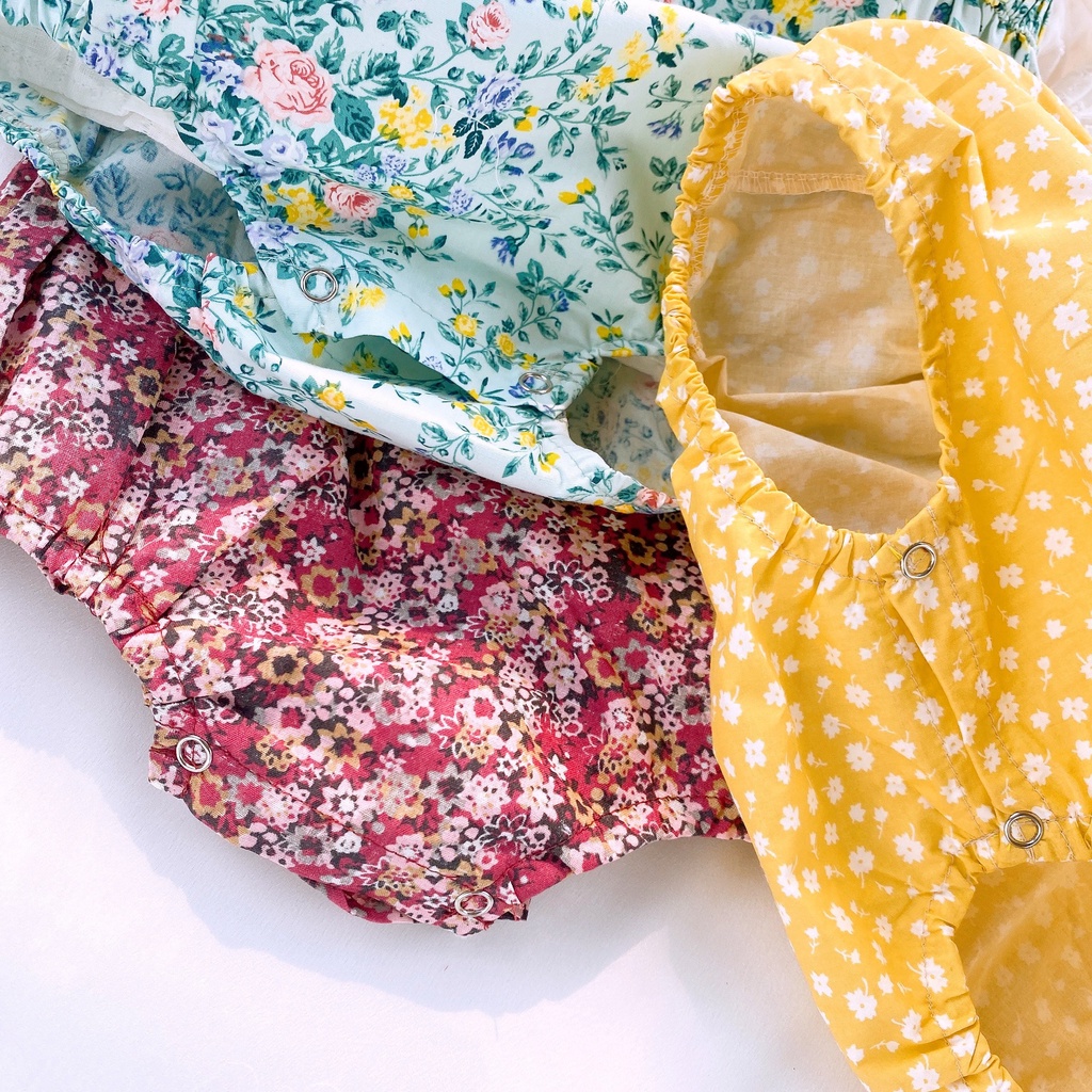 Set body bé gái yếm phối ren hoạ tiết hoa nhí cho sơ sinh 1 2 tuổi tuổi MINTSCLOSET Mint's Closet - YE5028