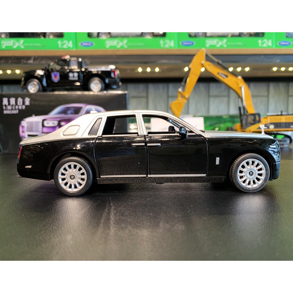 Mô hình xe ô tô Rolls Royce Phantom VIII tỉ lệ 1:30