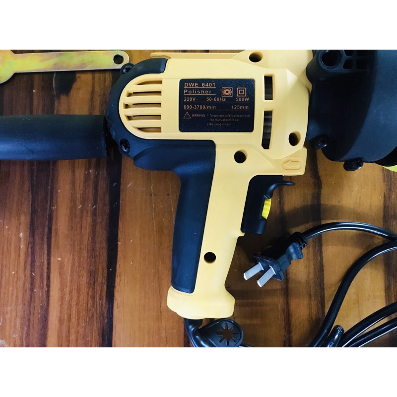 MÁY ĐÁNH BÓNG XE MÁY VÀ ÔTÔ DEWALT DWE 6401 CÓ ĐIỀU CHỈNH NHANH CHẬM MỚI 100%