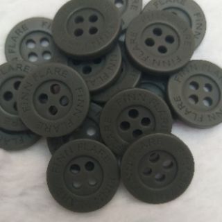 Nút nhựa 4 lỗ 18mm (set 10 nút)