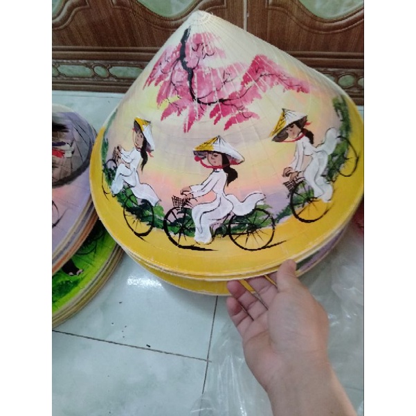 Sỉ nón lá vẽ tranh