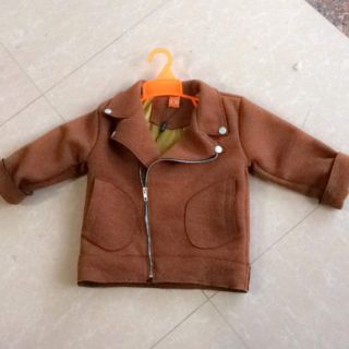Áo dạ ép hàng tuyển cho bé trai từ 15 đếm 24kg. Chất dạ ép loại 1 cầm nặng tay. Kiểu dáng sành điệu hàn quốc. Mix đồ dễ