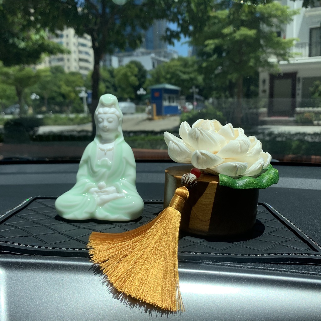 Tượng Phật Bà Quan Âm Sứ Cao Cấp Và Mộc Liên Hoa Trang Trí Xe Hơi , Tượng Mẹ Quan Âm Sứ Để Ô Tô , Có Ảnh Thực Tế