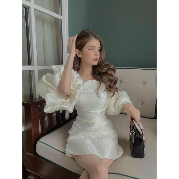 Váy trễ vai gấm tay bồng