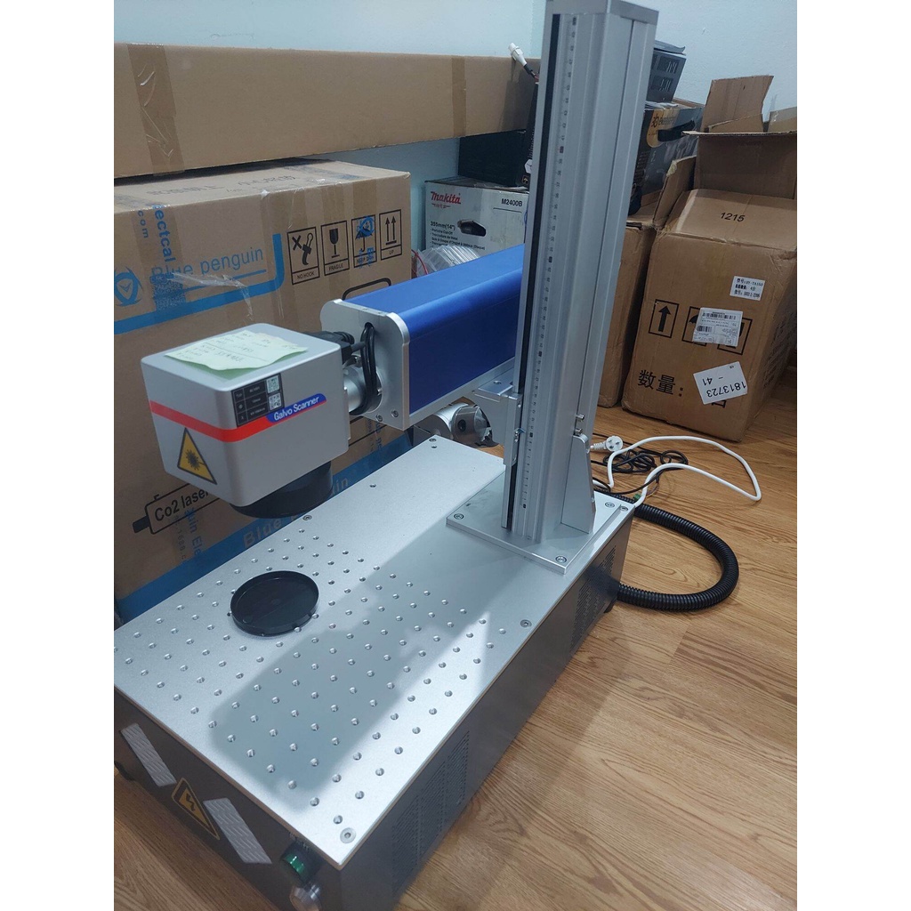 máy khắc laser fiber khắc trên kim loại 20w