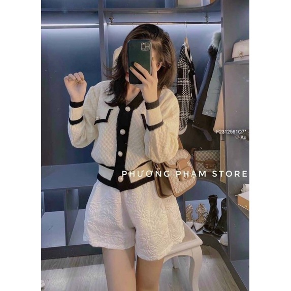 Áo khoát len phối viền cổ tim