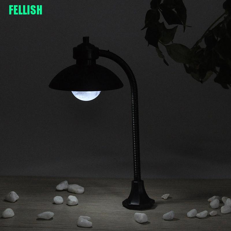 1 Mô Hình Đèn Đường Mini Trang Trí Sân Vườn