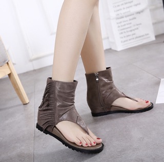 Giày boot xỏ ngón tua rua