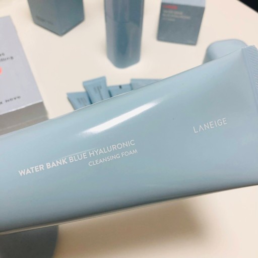 Sữa Rửa Mặt Dưỡng Ẩm Laneige Water Bank Blue Hyaluronic Cleansing Foam 30ml