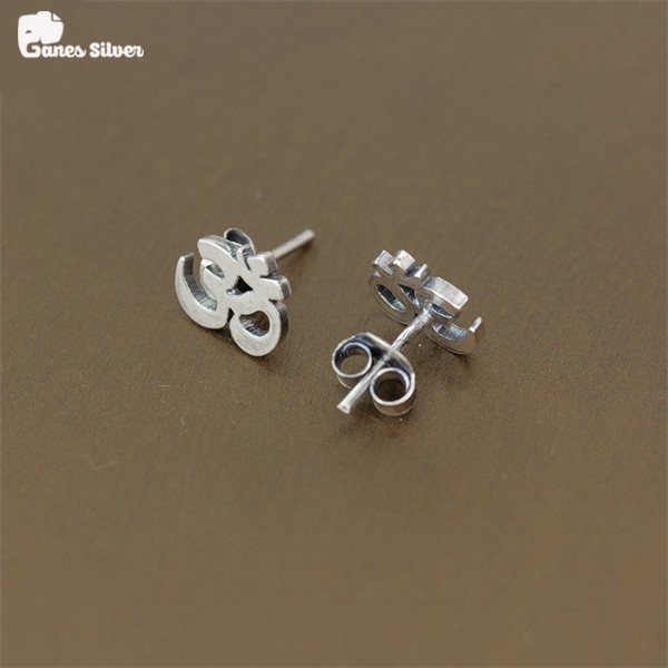 Bông tai bạc nữ GANES SILVER chữ Om chất liệu bạc thái - B000085