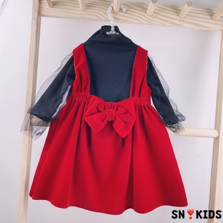 Váy nhung đỏ + áo len pha ren bé gái