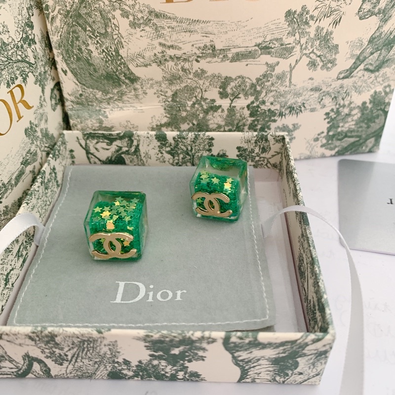 Khuyên tai xinh ( hình chụp thật)