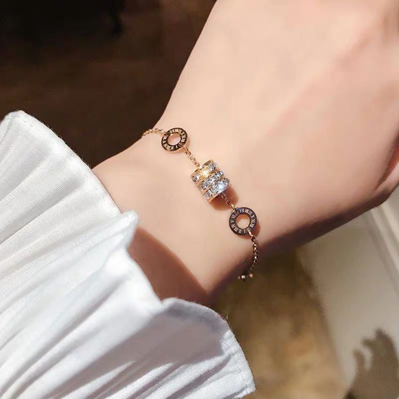 Vòng tay chất liệu thép titan mạ vàng hồng 18k đính đá zircon cỡ nhỏ sang trọng