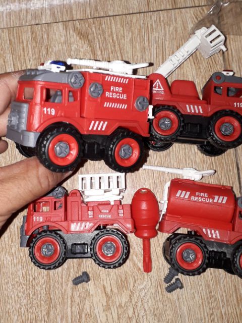 Sét 4 xe mô hình cứu hỏa tháo lắp bằng nhựa kích thước 8x5x6cm