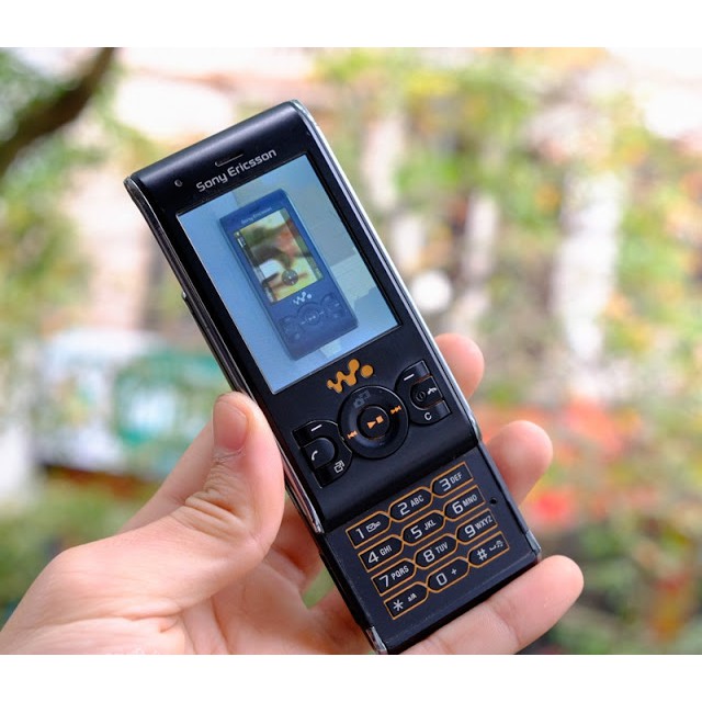 ĐIỆN THOẠI SONY ERICSSON W595I KIỂU DÁNG NẮP TRƯỢT