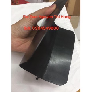 Phom giữ túi xách