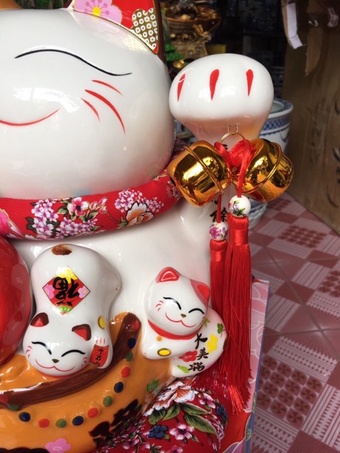 (BẢO HÀNH BỂ VỠ - LỖI MÁY 6 THÁNG) Mèo thần tài may mắn cá chép kèm thảm cao 33cm-15inch