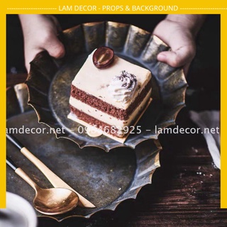 Khay sắt kim loại vintage viền hoa style cổ điển làm phụ kiện chụp ảnh, đạo cụ chup ảnh đồ ăn