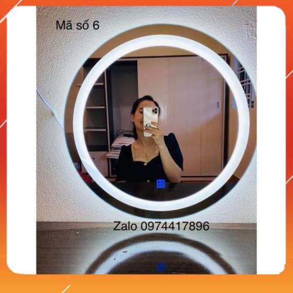 𝑮𝒖̛𝒐̛𝒏𝒈 𝒍𝒆𝒅 𝒕𝒓𝒐̀𝒏. Cảm biến sáng trên gương