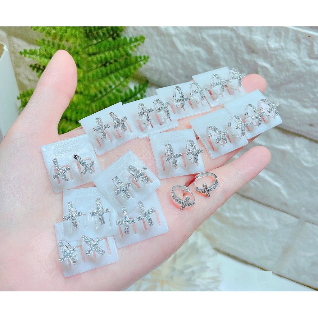 Bông tai thánh giá cho người theo đạo bạc ta - mẹ bé đeo được