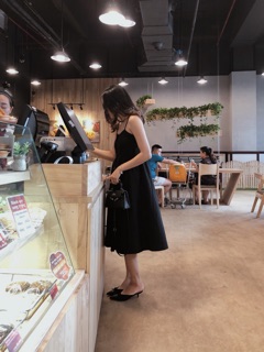 Váy hai dây khuy dọc