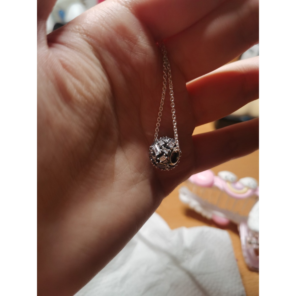 Hạt chạm khắc thành đá quý trang nhã