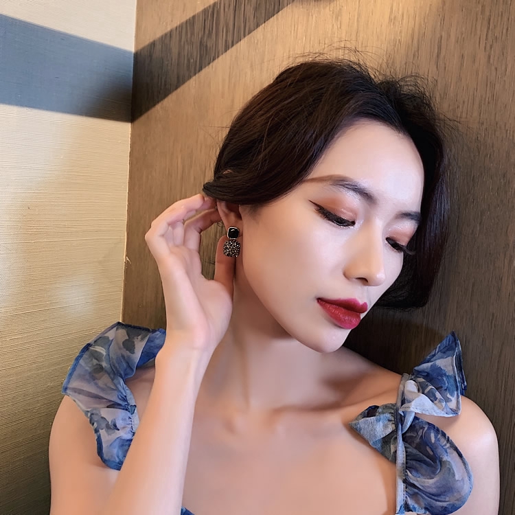 Khuyên Tai Hình Vuông Màu Đen Đính Kim Cương Lấp Lánh Phong Cách Vintage Hàn Quốc Cho Nữ