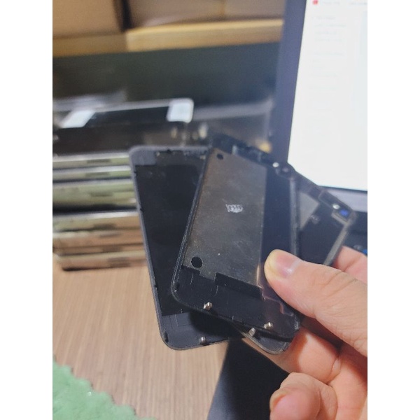 Nắp lưng I_P 4G màu đen tháo máy đẹp