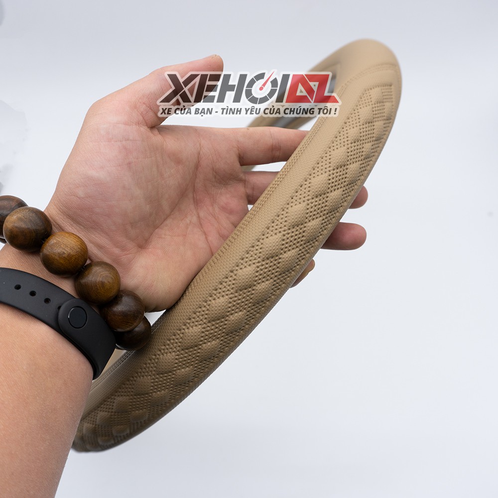 Bọc vô lăng ô tô cao cấp lõi cao su tự nhiên AZ-75 - Họa tiết quả trám