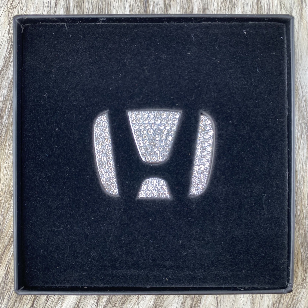Logo đính đá bọc vô lăng các hãng xe