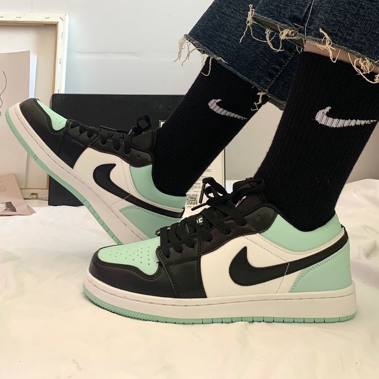 Giày Jordan Cổ Thấp Đỏ Đen _ Sneaker Nam Nữ Full Box