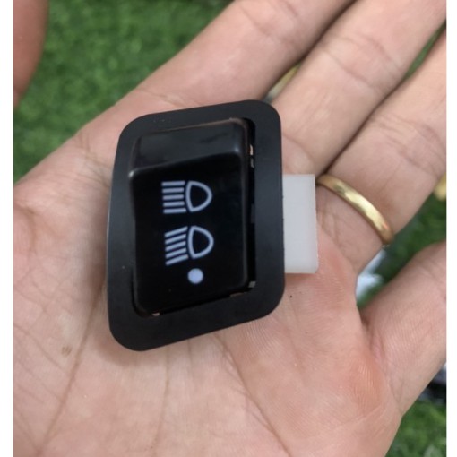 Công tắc tắt đèn cho các xe như: Vision 2023 , Lead 2023 , Wave 2023,Future các xe không có nút tắt đèn