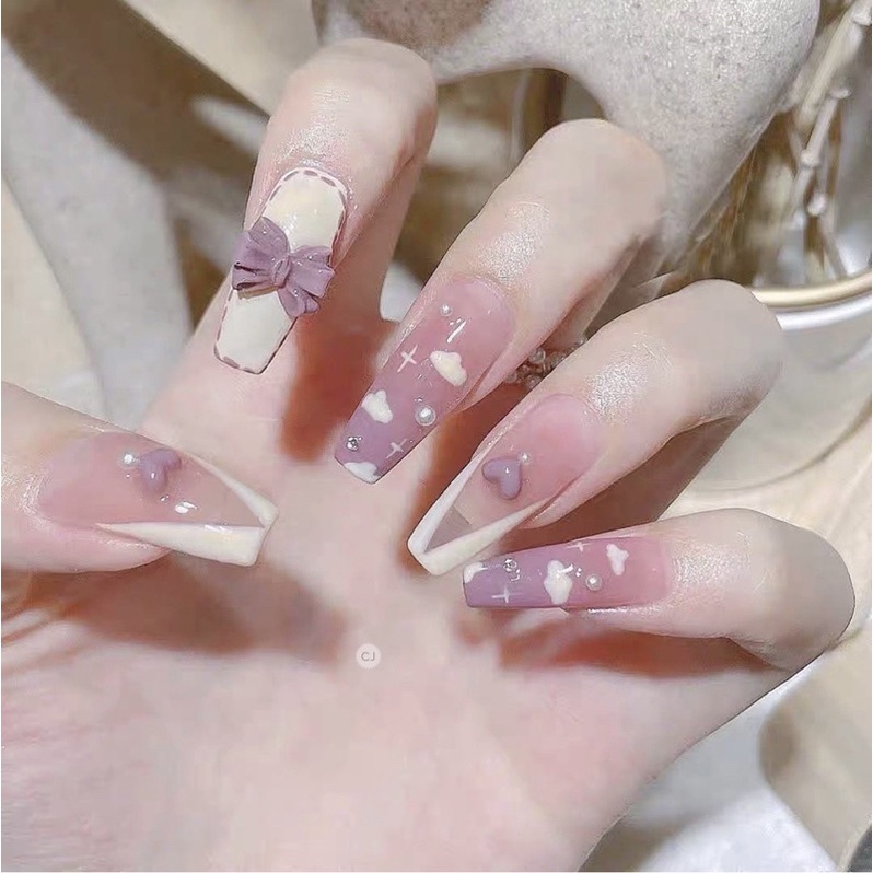 NAIL BOX Thiết kế móng giả tự gắn bằng thủ công, vừa đẹp vừa thuận tiện.