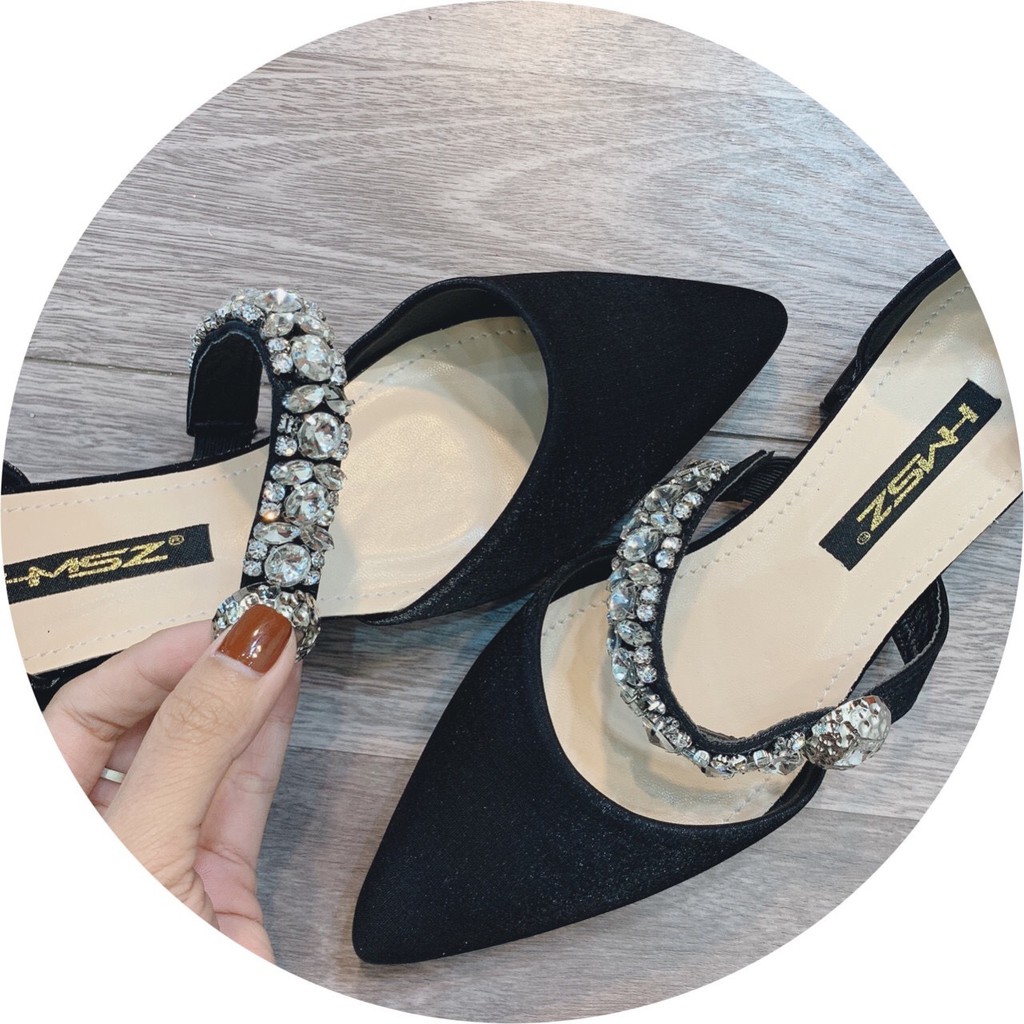 Sandal bít mũi quai ngang đính đá sang chảnh - Form rộng 1 size | BigBuy360 - bigbuy360.vn