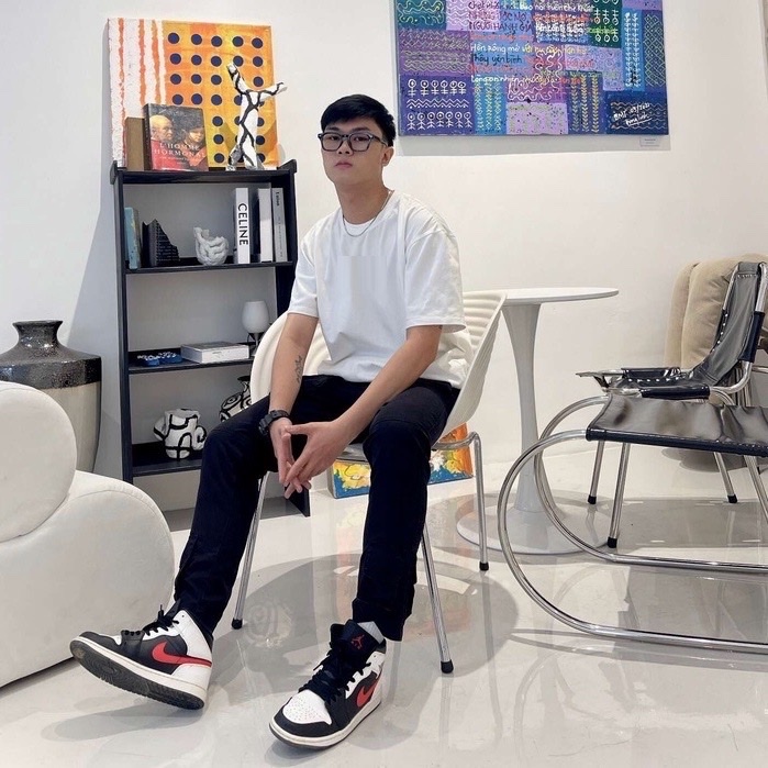 Áo thun Stee nam nữ unisex tay lỡ form rộng in chữ DUSTY WORLD WIDE vải cotton màu đen và trắng TOP Trending