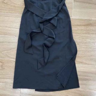 Chân váy xẻ tà