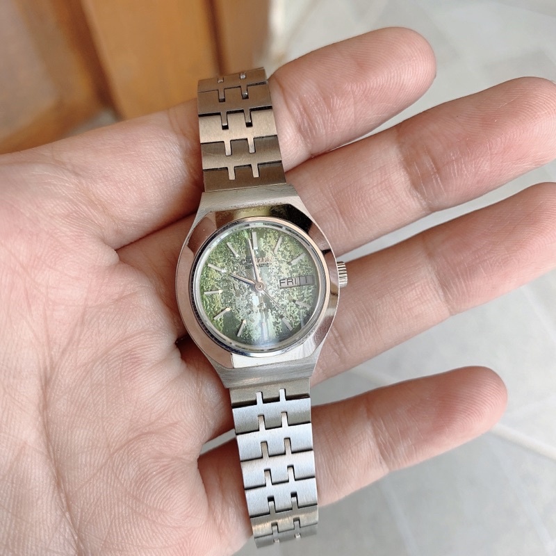 Đồng hồ si nữ hiệu CITIZEN cơ tự động (cơ automatic), dây kim loại, mặt cát xanh lá