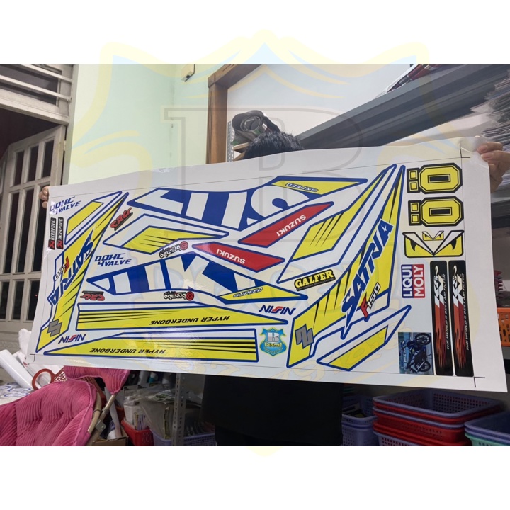 ( Quí khách vui lòng mang ra tiệm cho thợ dán ) Tem Satria xăng cơ xanh gp